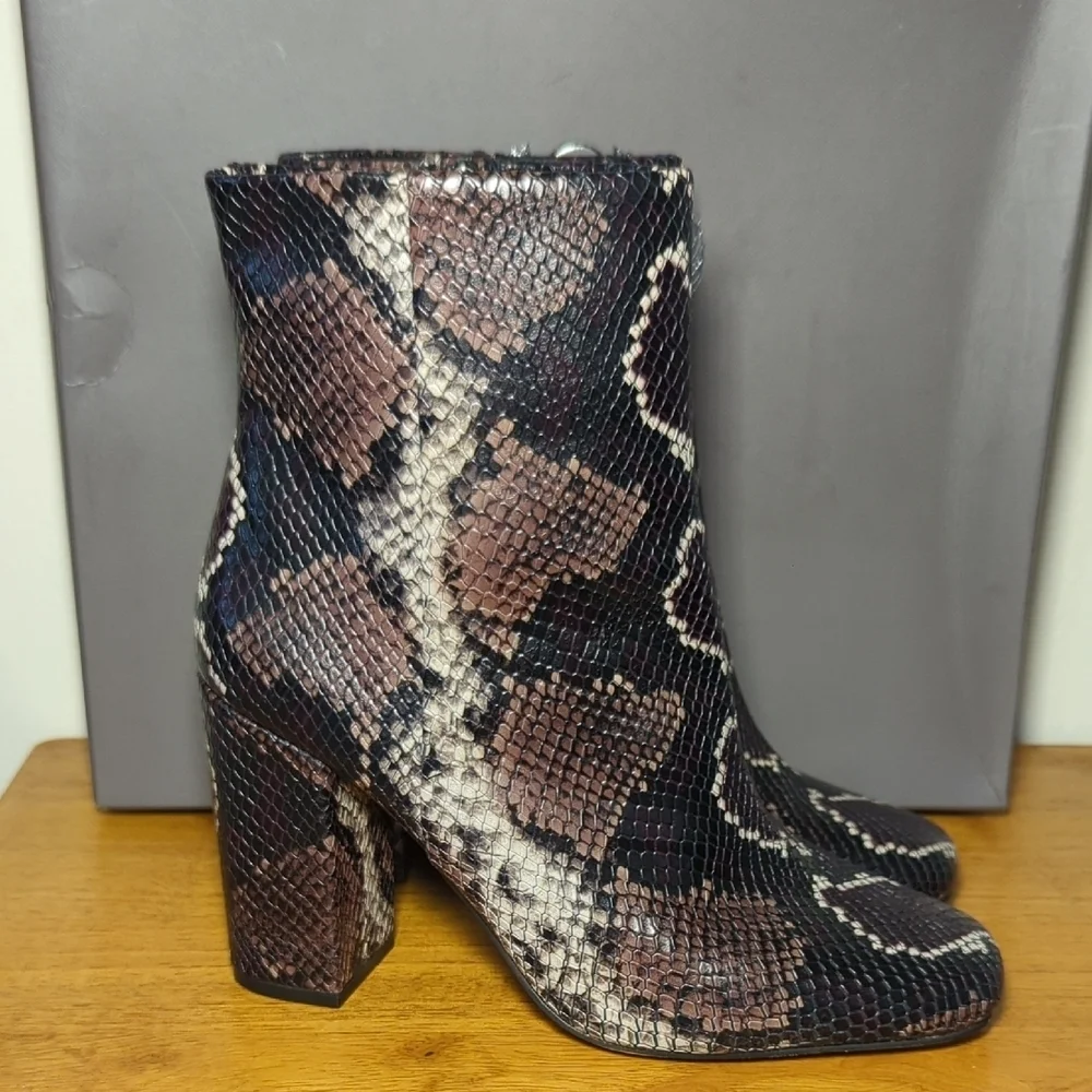 Vince Camuto Multicolor Snake Print Ankle Boots Box Included Women's Size 8.5